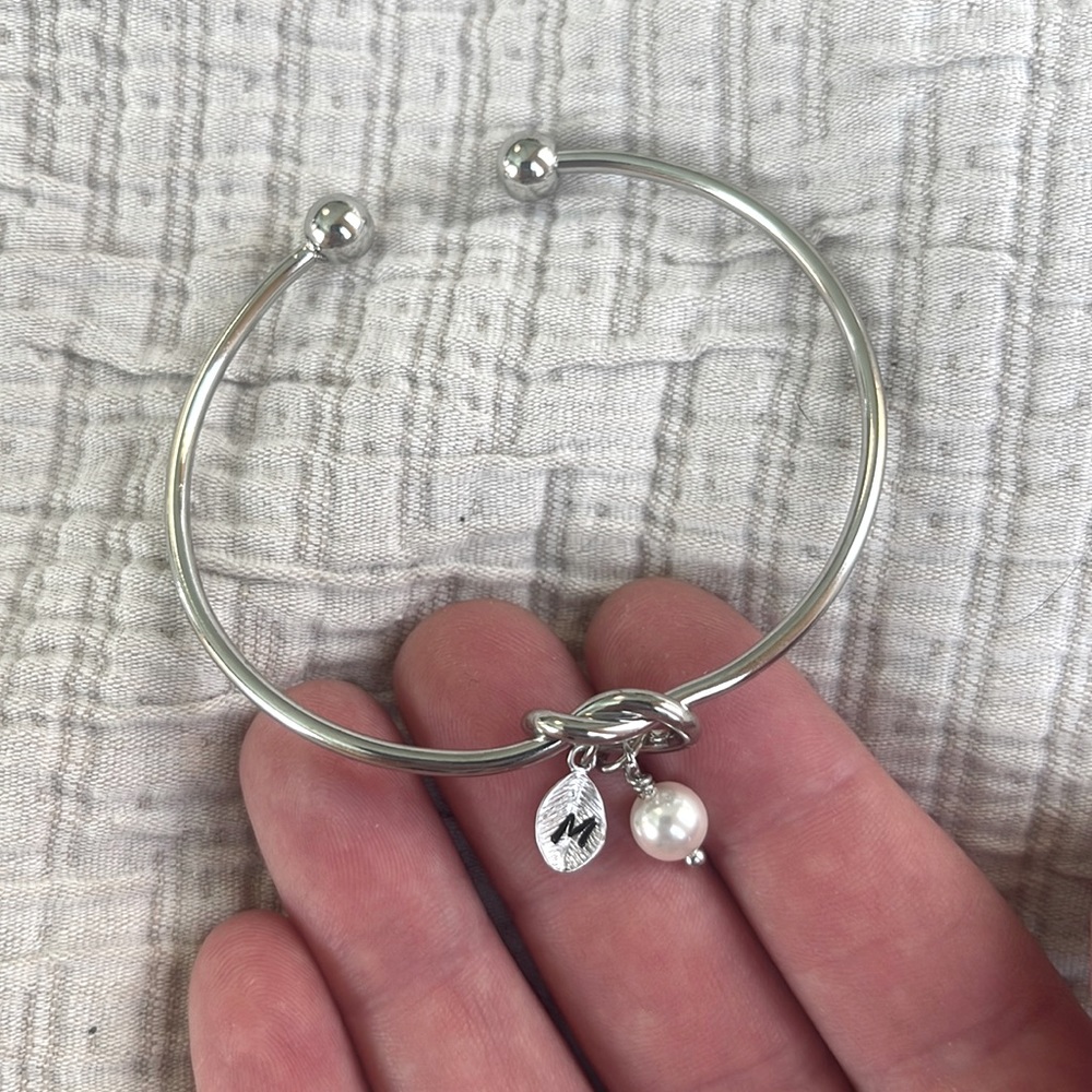 🧜🏻‍♀️NWT monogrammed bracelet